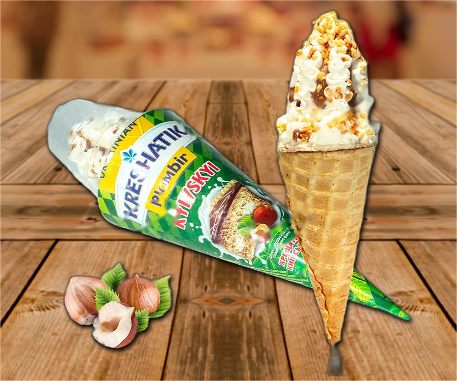 Ice cream with hazelnuts, with caramelised chopped hazelnuts kernels
