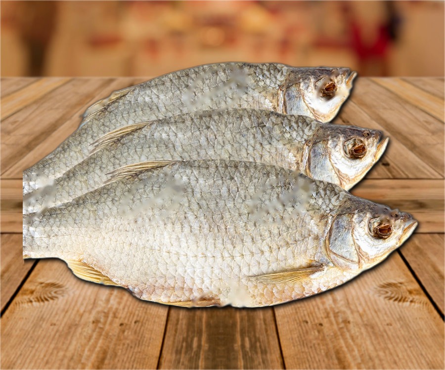 Rudd (Scardinius erythrophtalmus) head-on, uncut, salted, dried, frozen, 15-20 cm