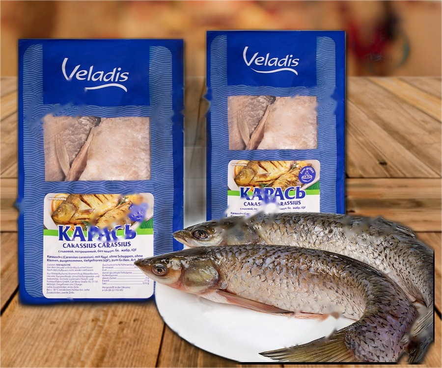 Crucian carp (Carassius carassius) with head, without scales, without gills, gutted, glazed, for grilling, quick-frozen, (200g+)