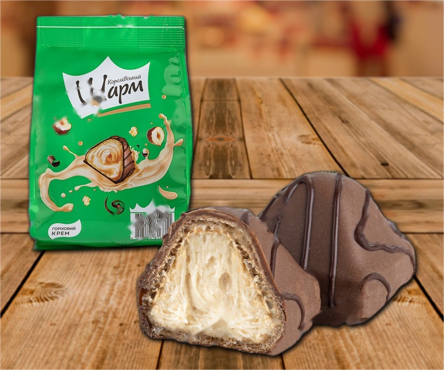 Wafer confectionery with cream filling and hazelnut flavor