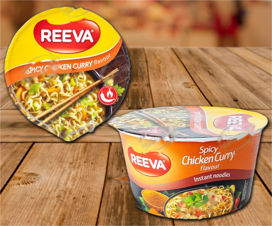 instant noodles with chicken curry flavour, hot
