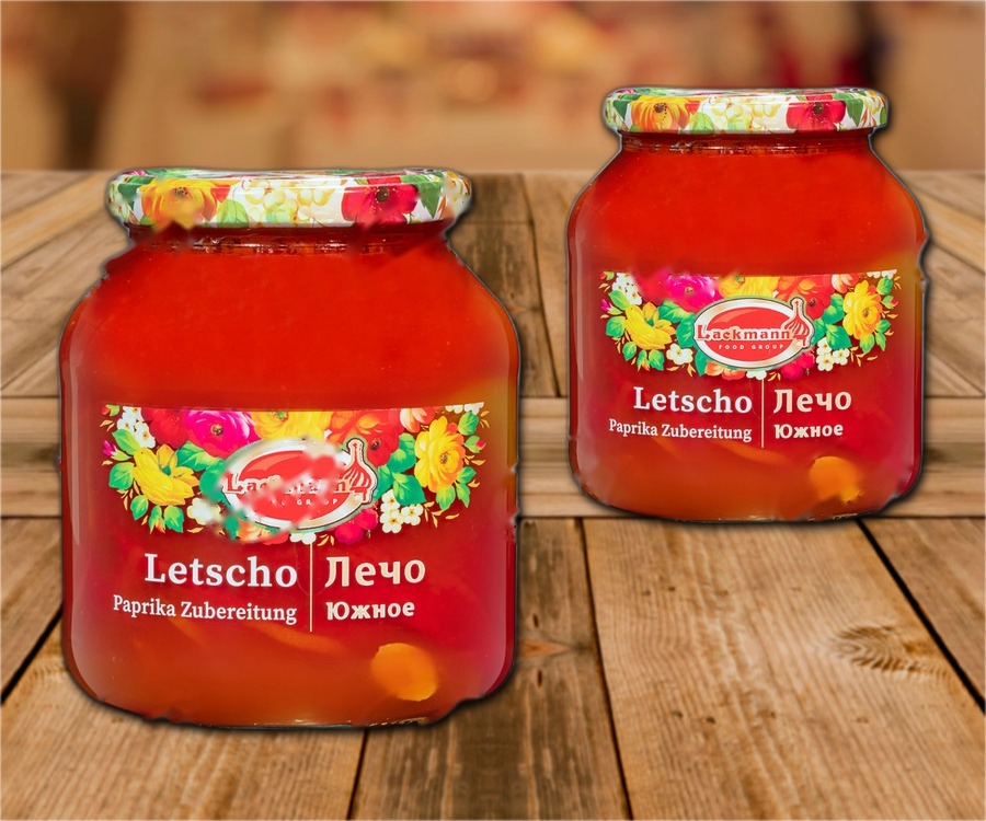 Paprika in tomato sauce with carrots