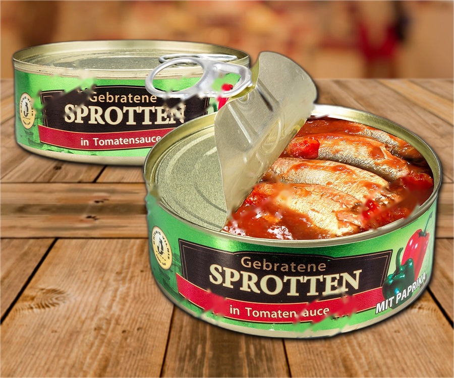 Fried sprats (lat. Sprattus sprattus) in tomato sauce with pepper