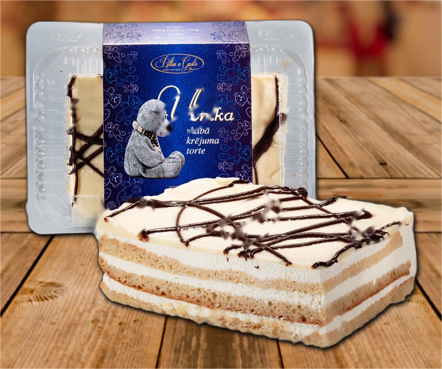 Tart with cream made using sour cream